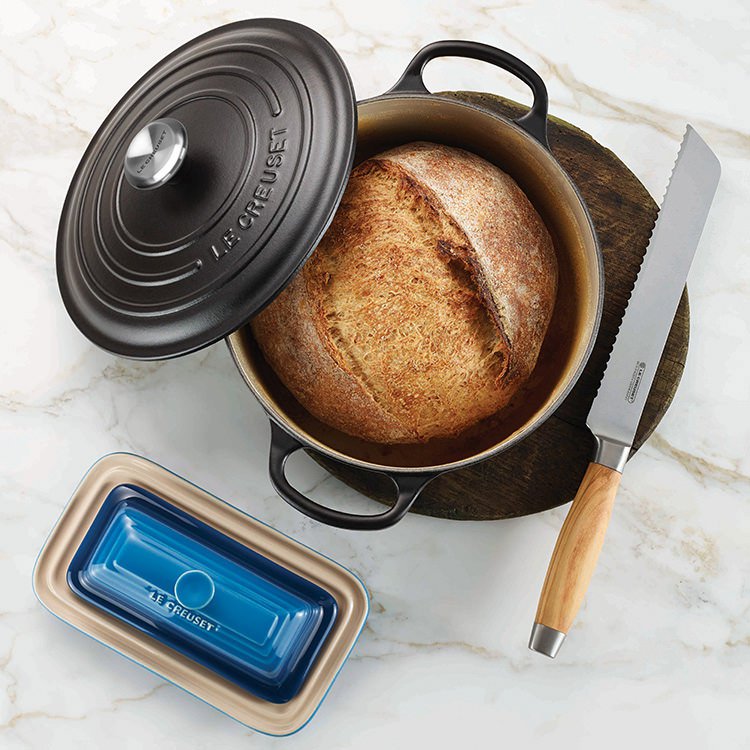 Le Creuset Signature Round Casserole 24cm 4.2L Satin Black Fast Shipping